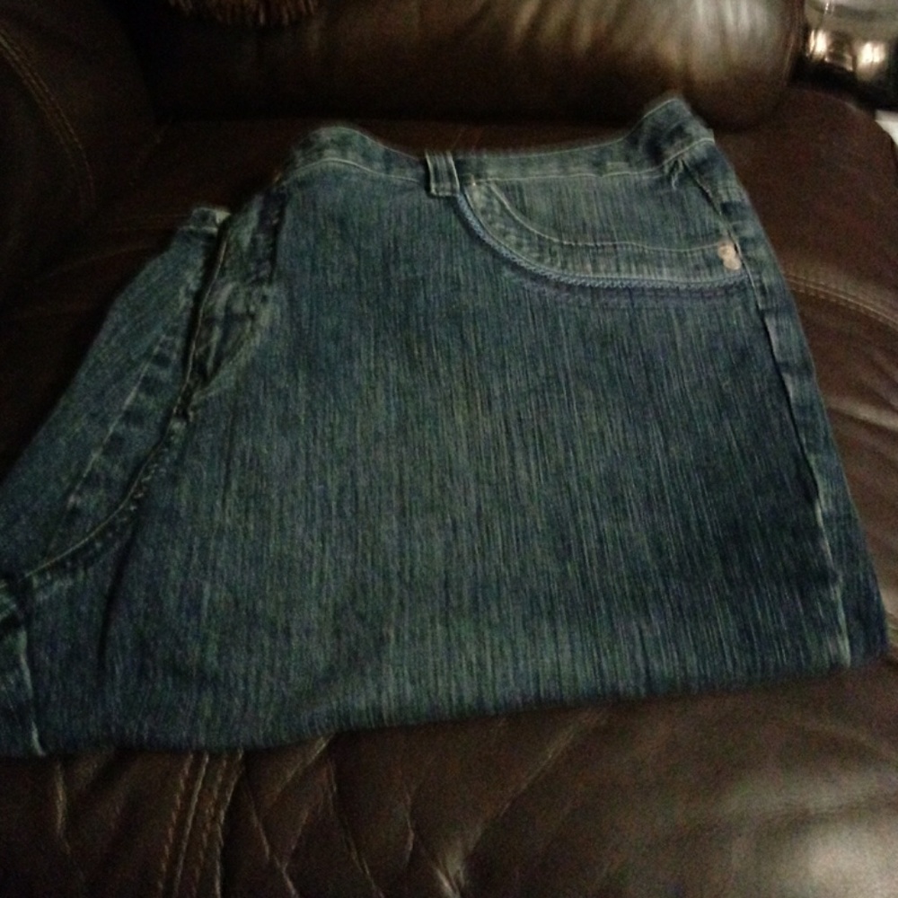 🎆SALE😘 Ladies longer cut jean shorts size 20